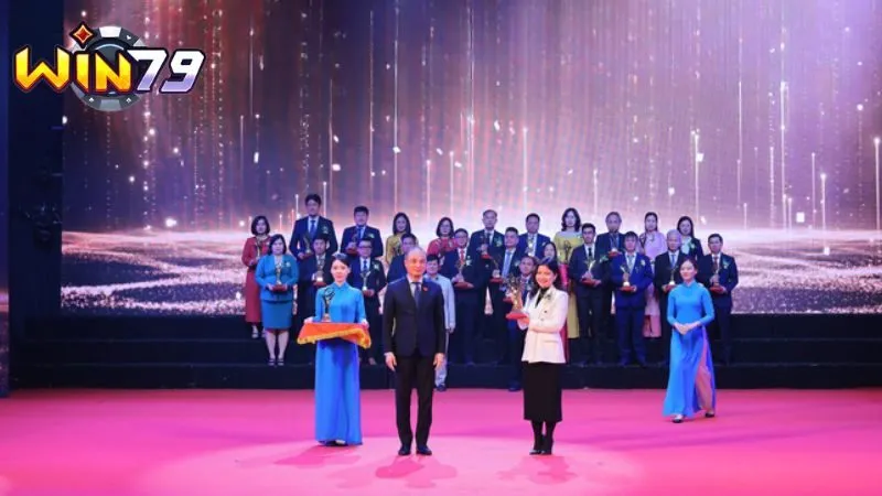 Tony Hiểu Minh Là Ai? Hé Lộ Tiểu Sử Và Vai Trò Tại Win79 Từ 2019 3 hieu minh nhan giai thuong